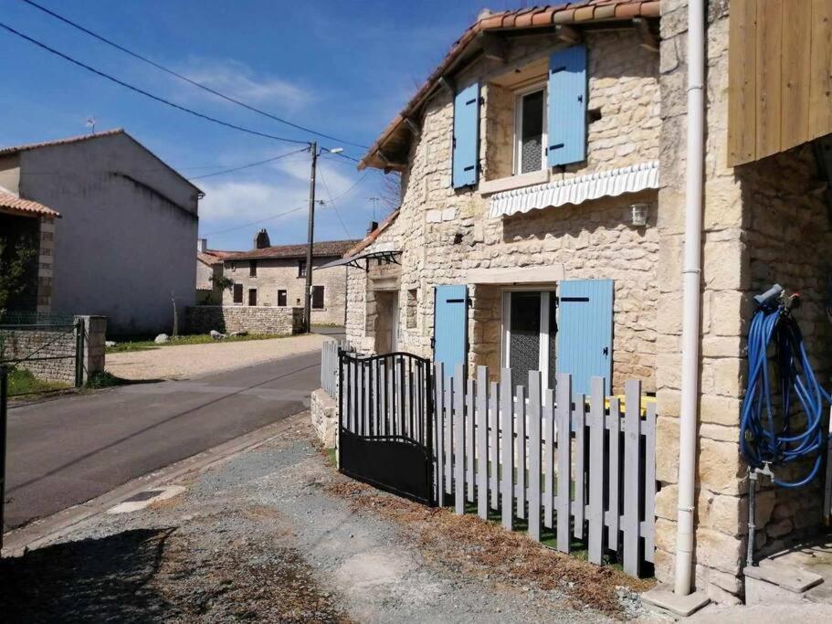 Gite Bin Benaise Draps Et Serviettes Compris Pamproux Exterior photo